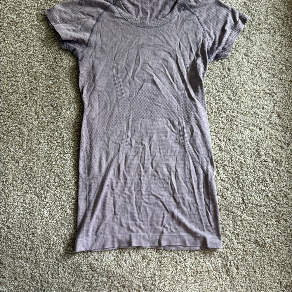 Lululemon Athletica Gray Purple Fitted Short Sleeve Tee